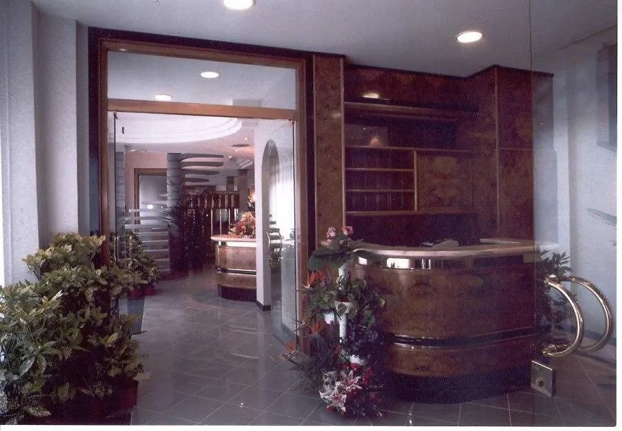 Albergo Trattoria Sole 부세토 호텔