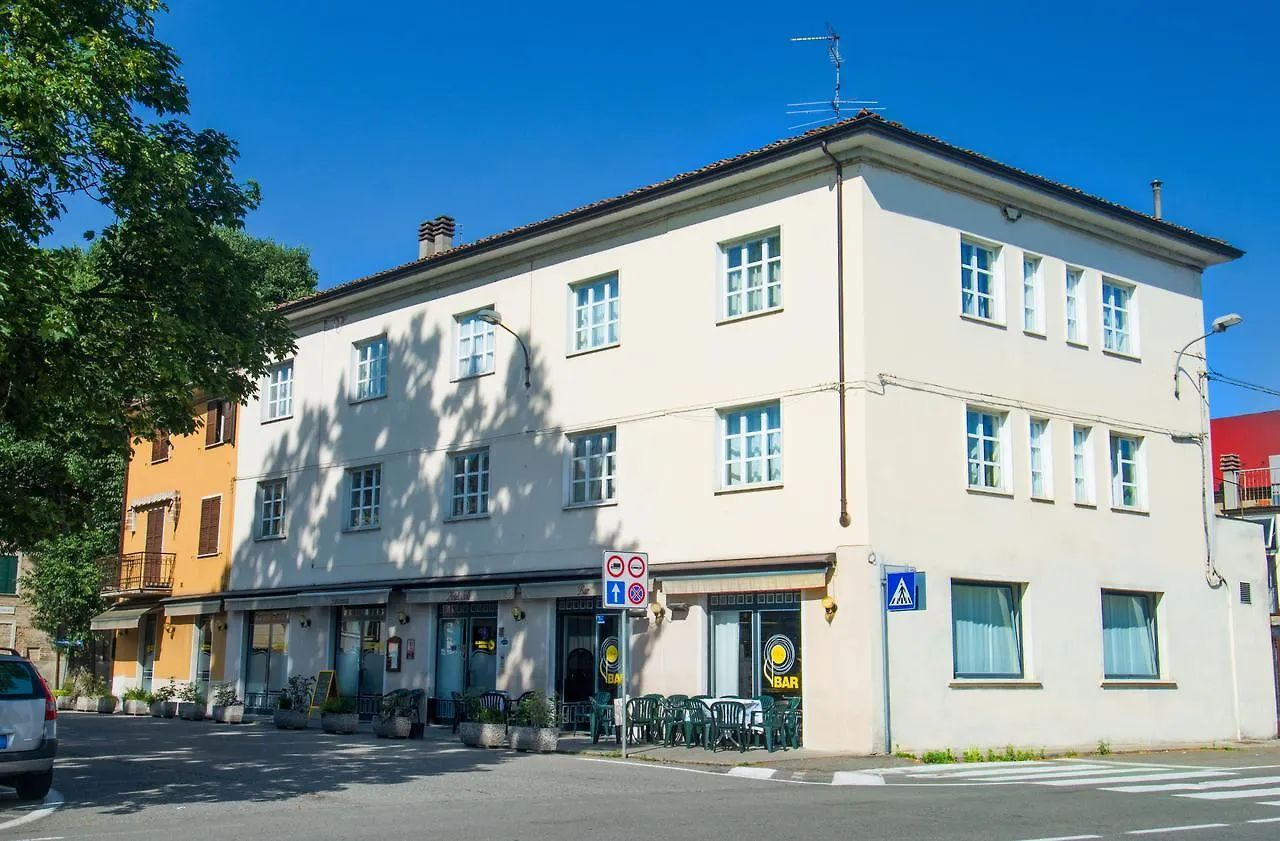호텔 Albergo Trattoria Sole 부세토