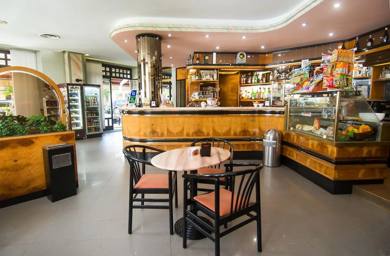 Albergo Trattoria Sole 부세토 0*,